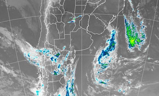 Se aprecia, corrida hacia el este ya sobre el océano, la ligera perturbación que durante la tarde noche de ayer dejara precipitaciones.