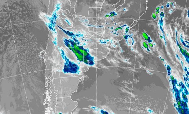 En el recorte de imagen satelital, puede apreciarse el despliegue generalizado de coberturas nubosas.