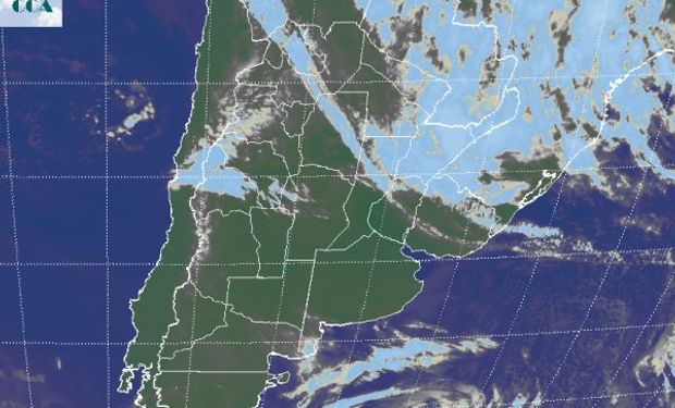 La imagen satelital sirve para ver el claro desplazamiento de la masa de aire húmedo hacia el noreste del país.