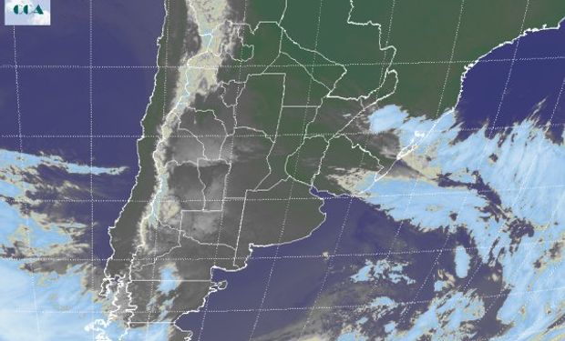 La foto satelital permite apreciar el despliegue de cielos despejados en gran parte del país, con algunas coberturas de nubes bajas en el oeste las cuales no tienen posibilidad de desarrollo. El tiempo frio aun se sentirá durante la jornada de mañana.