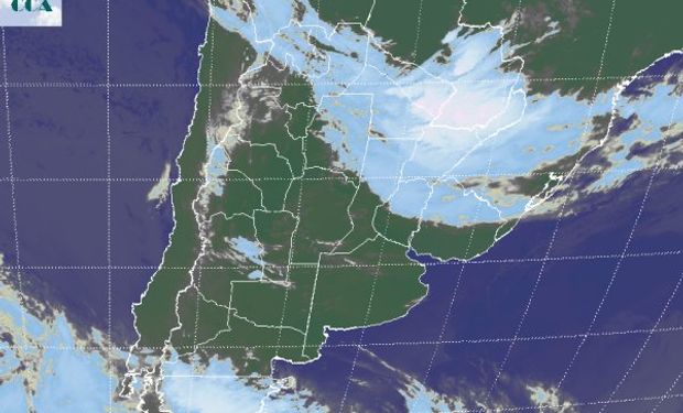 La foto satelital muestra un importante nivel de actividad en el extremo noreste del país y el sur de Paraguay.