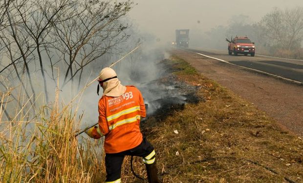 Fogo e fumaça se intensificam no Pantanal e combate aos incêndios em MS continua a ter reforços. (Foto - Bruno Rezende)