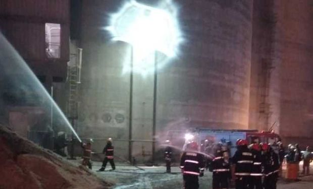 Incendio en un silo de la planta de Vicentin