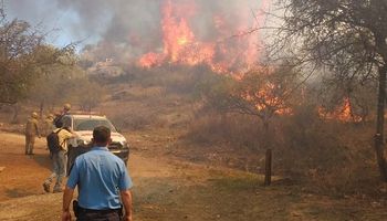 Córdoba: avanzan los incendios y entidades rurales brindan asistencia a productores afectados