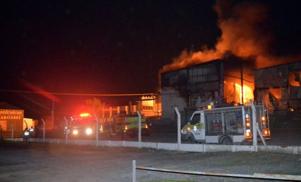 Un incendio destruyó la fábrica de una reconocida empresa de embutidos
