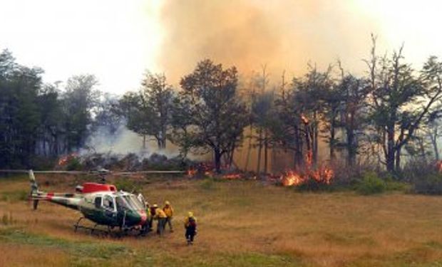 "Va a ser obra de la naturaleza que este incendio se extinga porque las dimensiones son impensadas y el clima no favorece", José Saldivia, jefe del Operativo. Foto: Infobae.