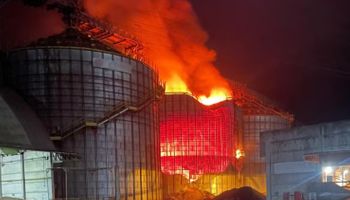 Incêndio atinge silo de grãos e mobiliza Corpo de Bombeiros no RS