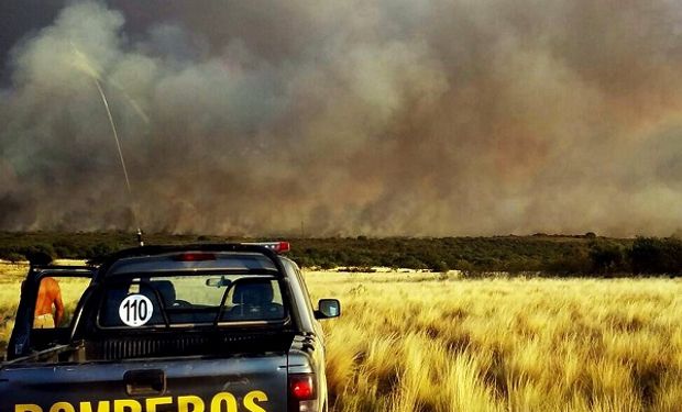 El avance del fuego en la zona de El Carancho