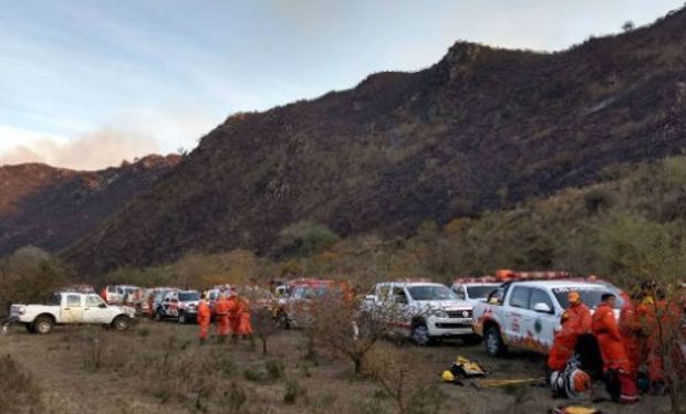 Guardia de cenizas incendio Cosquín.