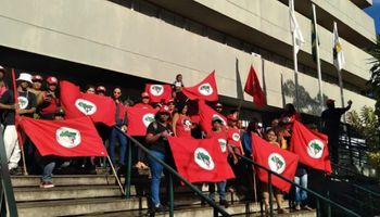 MST invade sede do Incra em Minas Gerais e área da Embrapa em Pernambuco