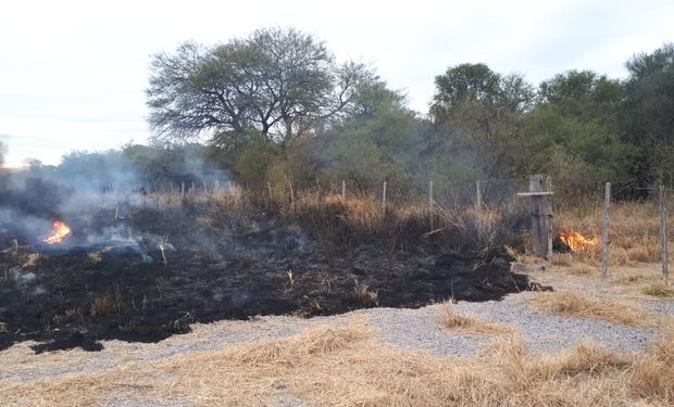 Sospechan de la intencionalidad de un incendio en el campo de un dirigente rural de Santiago del Estero