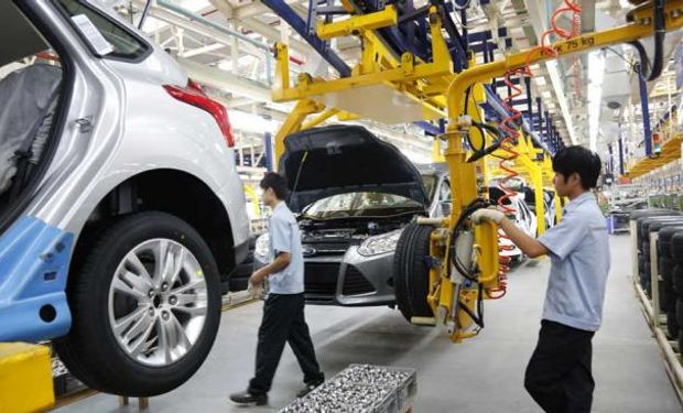 Según el Indec, la industria cayó 1,1% en octubre