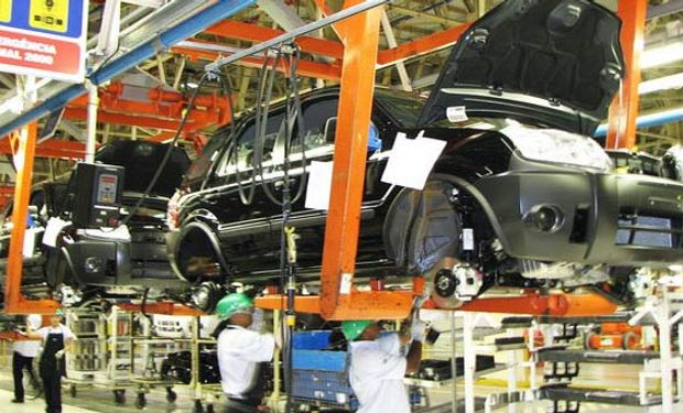 Prevén caídas en toda la cadena de la industria automotriz