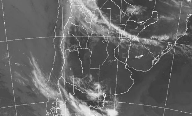 La imagen satelital (alternativa por fallas en la página de origen), evidencia la zona donde comienza a formarse nubosidad por el contraste de masas de aire.