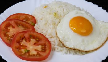Inflação de maio desacelera com recuo nos preços do tomate, arroz e ovos, diz IBGE