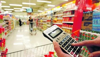 Inflação desacelera a 0,56% em março, mas alimentos não