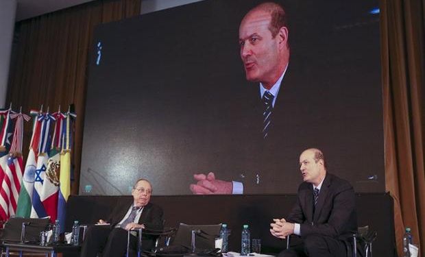 Calvo y Sturzenegger, ayer, durante un panel de las jornadas. Foto: BCRA