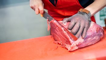 La faena bovina arrancó 2026 en baja: cayó 10,4 % mensual y la producción de carne retrocedió 8,1 %