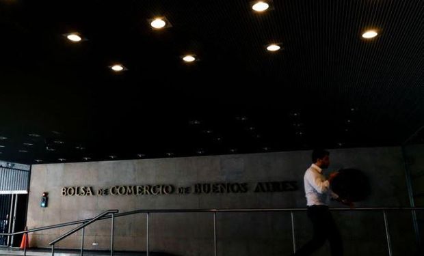 El dólar blue avanzó $5: “Se ha fijado la meta de llegar al próximo abril sin necesidad de devaluar"