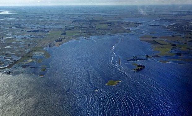 Sólo en Bragado, la mitad de la localidad, más de 15.000 hectáreas, está inundada. Foto: LA NACION / Maximiliano Amena / Enviado especial