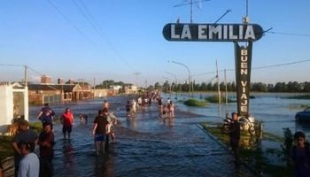 Pobladores de La Emilia vuleven a sus hogares tras el temporal