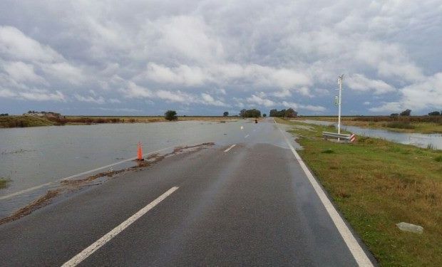 El Gobierno debió "redireccionar fondos", para recuperar las rutas perjudicadas por las inundaciones.