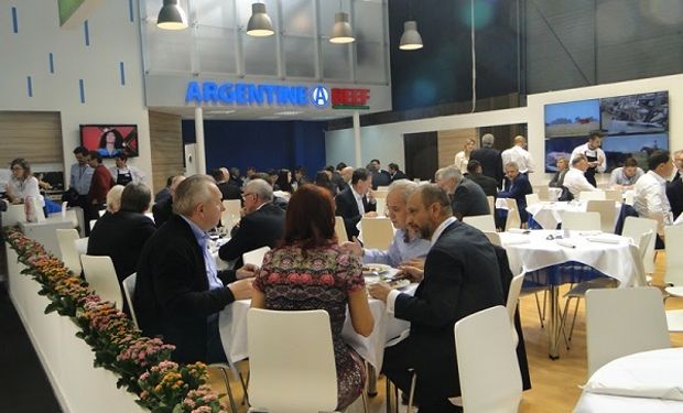 Stand de Argentina en la feria Sial de París.