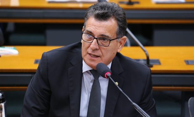 O relator, Coronel Meira, fez ajustes na proposta original. (Foto: Agência Câmara de Notícias)