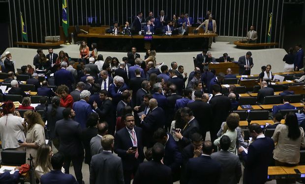 Câmara aprova isenção do IR para quem ganha até R$ 5 mil; agro garante ajustes na tributação