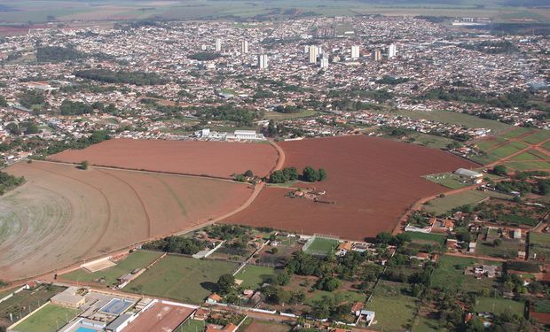 Vista aérea de Jaboticabal, no interior de São Paulo, município que carrega no nome uma herança ligada às jabuticabeiras e à história agrícola paulista.