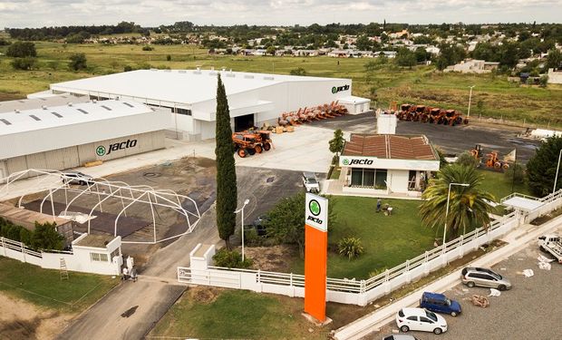 La primera fábrica de máquinas agrícolas de Jacto fuera de Brasil es la de Argentina.