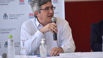 El gobierno de Kicillof reclamó quedarse con las tierras del INTA: “Son fundamentales y nos interesa investigar”