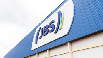 JBS registra receita de US$ 86,2 bi e lucro de US$ 2 bi em 2025