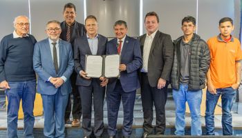 JBS e governo federal firmam parceria para empregar beneficiários do Bolsa Família