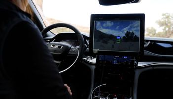 La inteligencia artificial llegó a los vehículos todoterreno, con conducción autónoma: el caso de Jeep