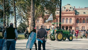 Casi el 70 % de los argentinos respaldó el tractorazo 
