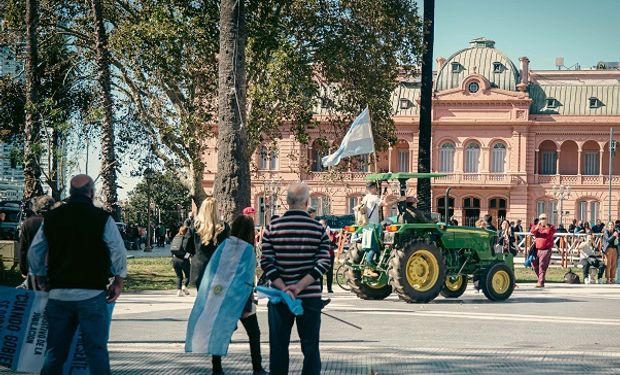 Casi el 70 % de los argentinos respaldó el tractorazo y el impuesto a la “renta inesperada” suma rechazos