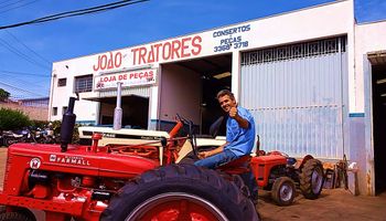 João Tratores, el apasionado restaurador brasilero: se enamoró del Pampa argentino y ya es una leyenda de la maquinaria