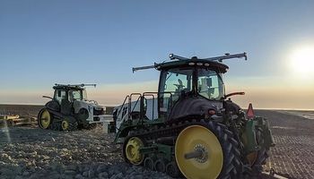 Tractores sin conductor que trabajan las 24 horas del día: el plan de John Deere tras anunciar la compra de Bear Flag