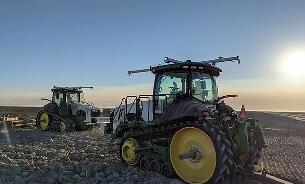 Tractores sin conductor que trabajan las 24 horas del día: el plan de John Deere tras anunciar la compra de Bear Flag