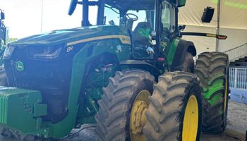 Trator a etanol da John Deere segue em testes e sem data de lançamento