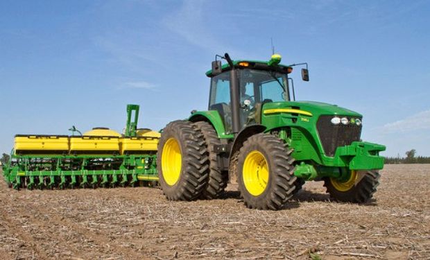 John Deere anunció la nacionalización de la línea de producción de su serie de tractores 7J.