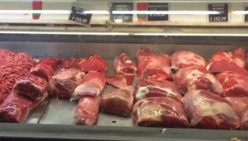 Julio Cobos se indignó al encontrar el kilo de carne a 180 pesos