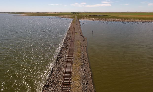 La importancia de recuperar el tramo de vía que pasa sobre la laguna La Picasa es fundamental para las economías regionales.