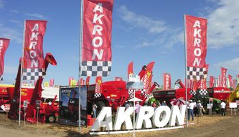 Akron presenta su línea completa de tolvas Granmax