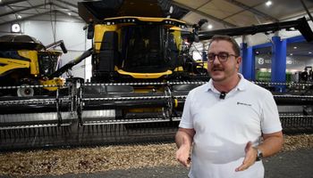 New Holland aposta em eficiência, nacionaliza Draper e amplia portfólio na Agrishow 2026