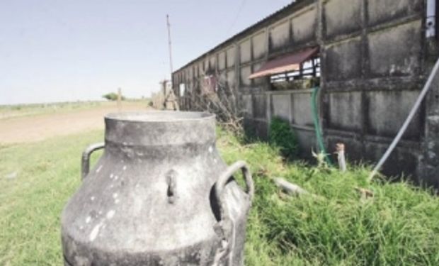 Los productores de leche se vieron sorprendidos por el anuncio del sector industrial de reducir el valor a abonar por la producción ya entregada.