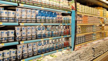 Supermercados miran la crisis lechera desde la tribuna