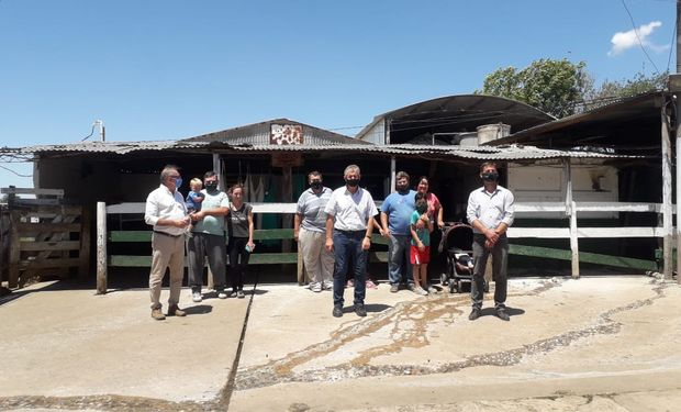 Recorrida por la cuenca lechera: dos familias, dos maneras de producir leche y los mismos reclamos