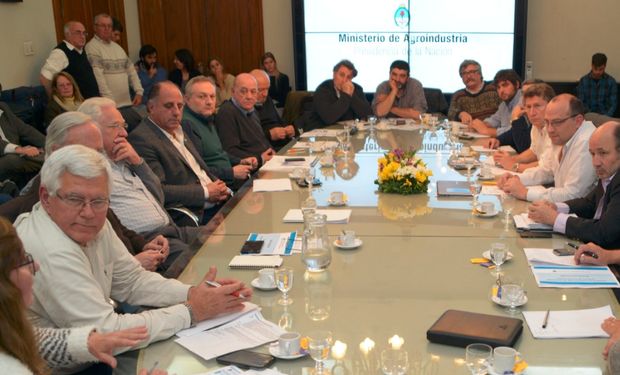 Del encuentro participaron más de 20 representantes de la producción e industria láctea.